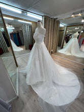 Load image into Gallery viewer, Custom made Beaded large wedding gown