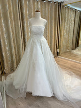Load image into Gallery viewer, custom made wedding dress on a manniquin
