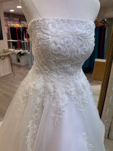 Load image into Gallery viewer, hand stitched designed lace
